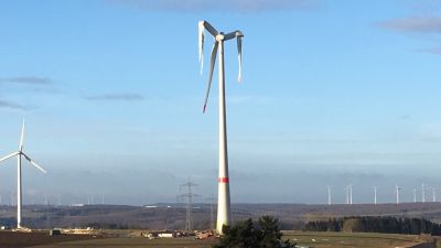 Beschädigte Windkraftanlage in Borchen-Etteln: Gutachter attestiert Standfestigkeit des Fundaments, große Teile des Turms werden abgebaut